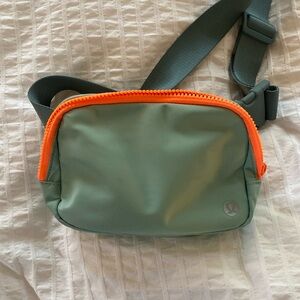 Lululemon Everywhere Belt bag NWOT teal with orange zipper